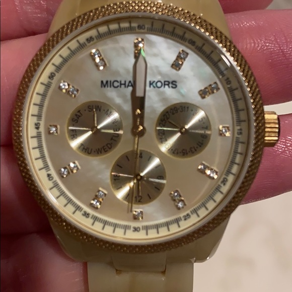 Michael Kors Mother of Pearl gold tone watch - Picture 3 of 7